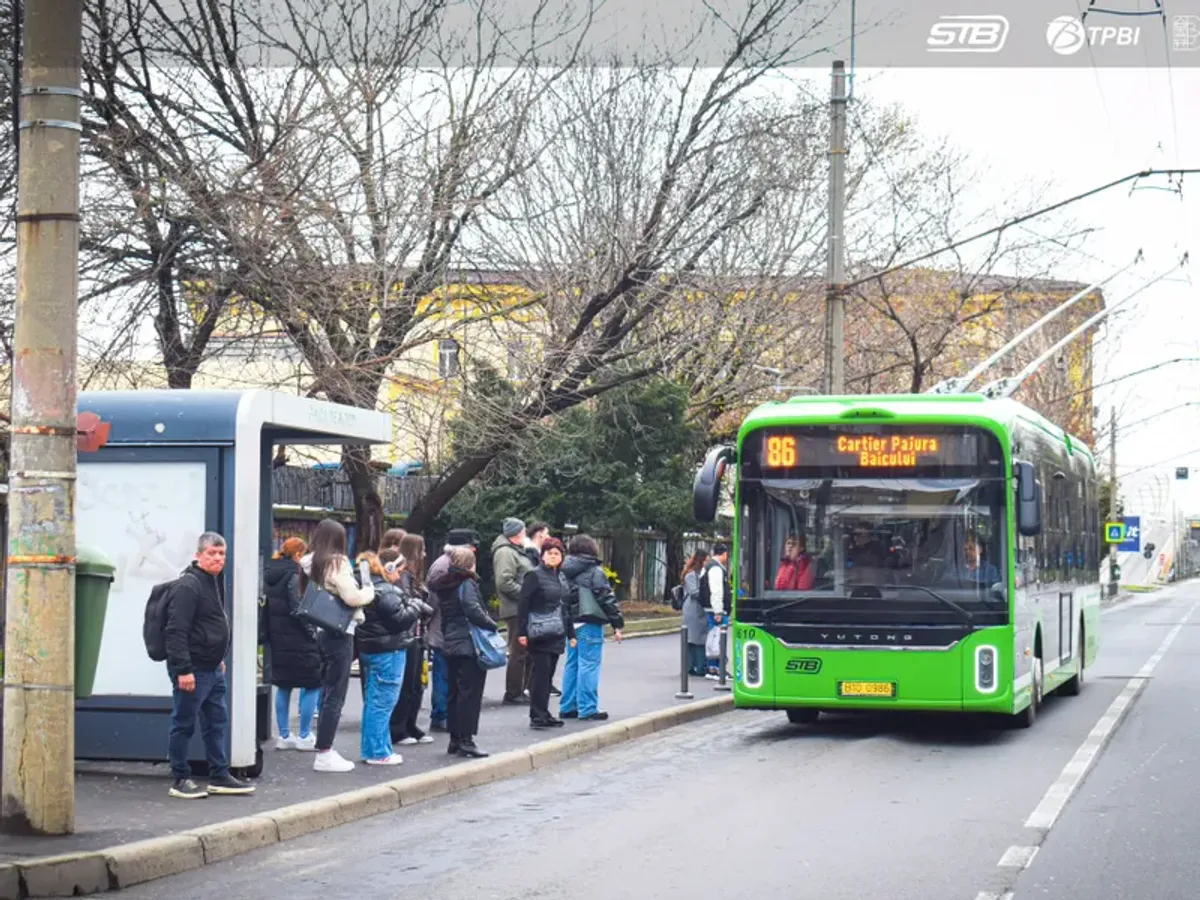 Mai multe autobuze din București vor avea traseele modificate în weekend