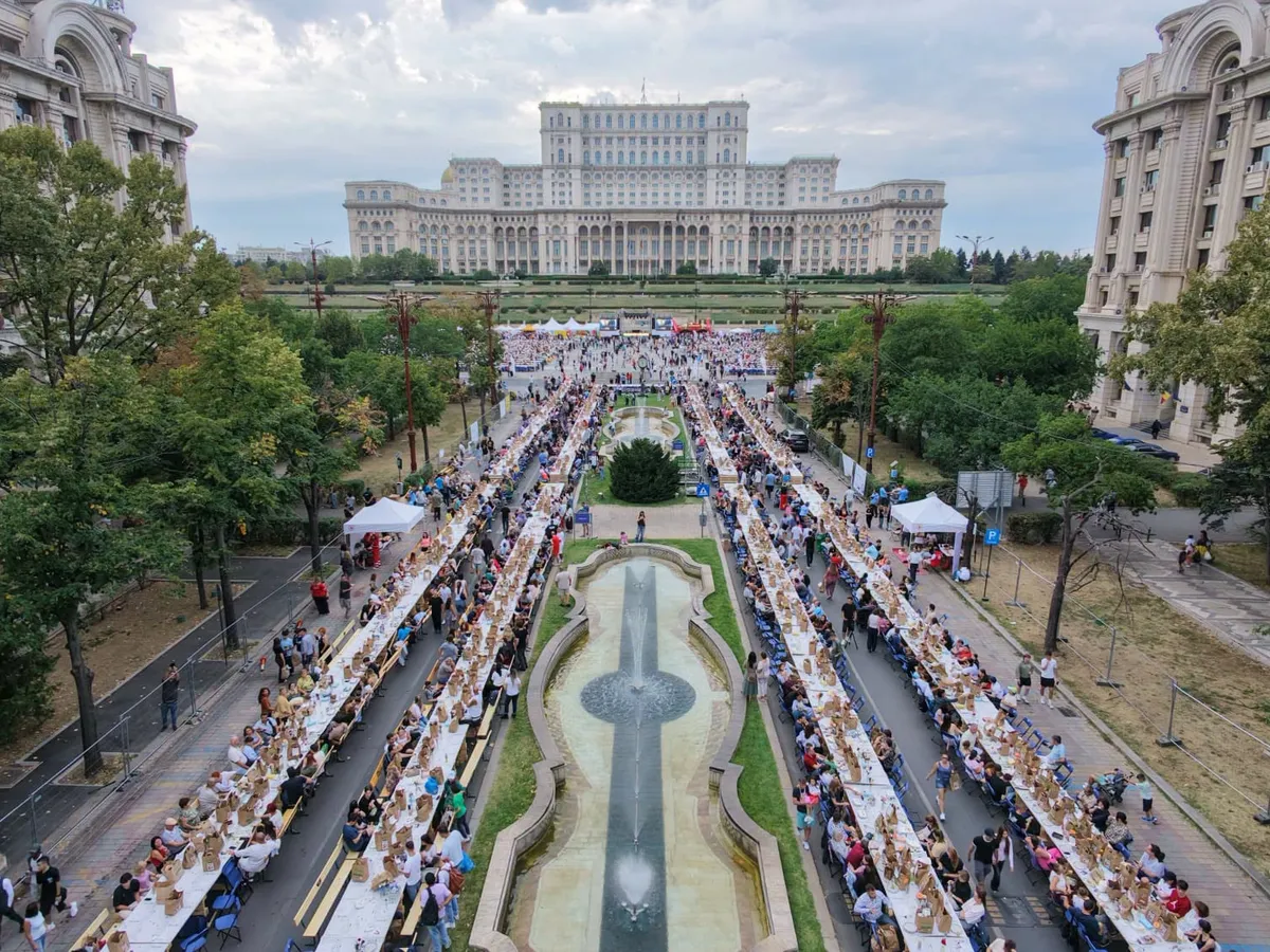 România a intrat din nou în Guinness Book. 20.000 de oameni, la o masă de 5 km. Care e miza reală?