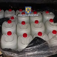 Un bărbat a fost prins pe A1 cu aproape 600 litri de țuică de contrabandă. I s-a confiscat marfa - Foto: IPJ Alba