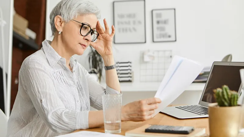 Când încep să se dea pensie pe iunie: vineri sau luni? Sute de mii pensionari iau bani în plus foto: Freepik (fotografie cu caracter ilustrativ)