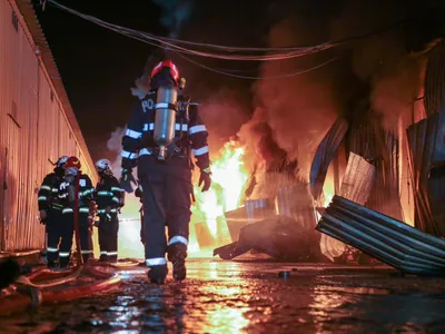 Pompierii intervin la stingerea unui incendiu  -Foto : ISU B-IF (rol ilustrativ)