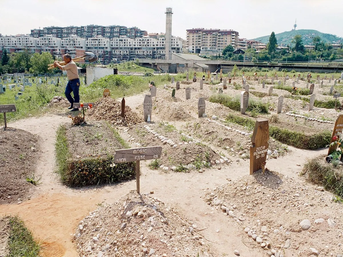 O femeie din România ar fi ucis peste 10 persoane la o vânătoare de oameni în Sarajevo, în anii 90