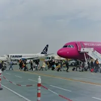 Alertă la aeroport: jumătate de avion cu acte COVID false. Virusul vine pe calea aerului/FOTO: ziaruldeiasi.ro