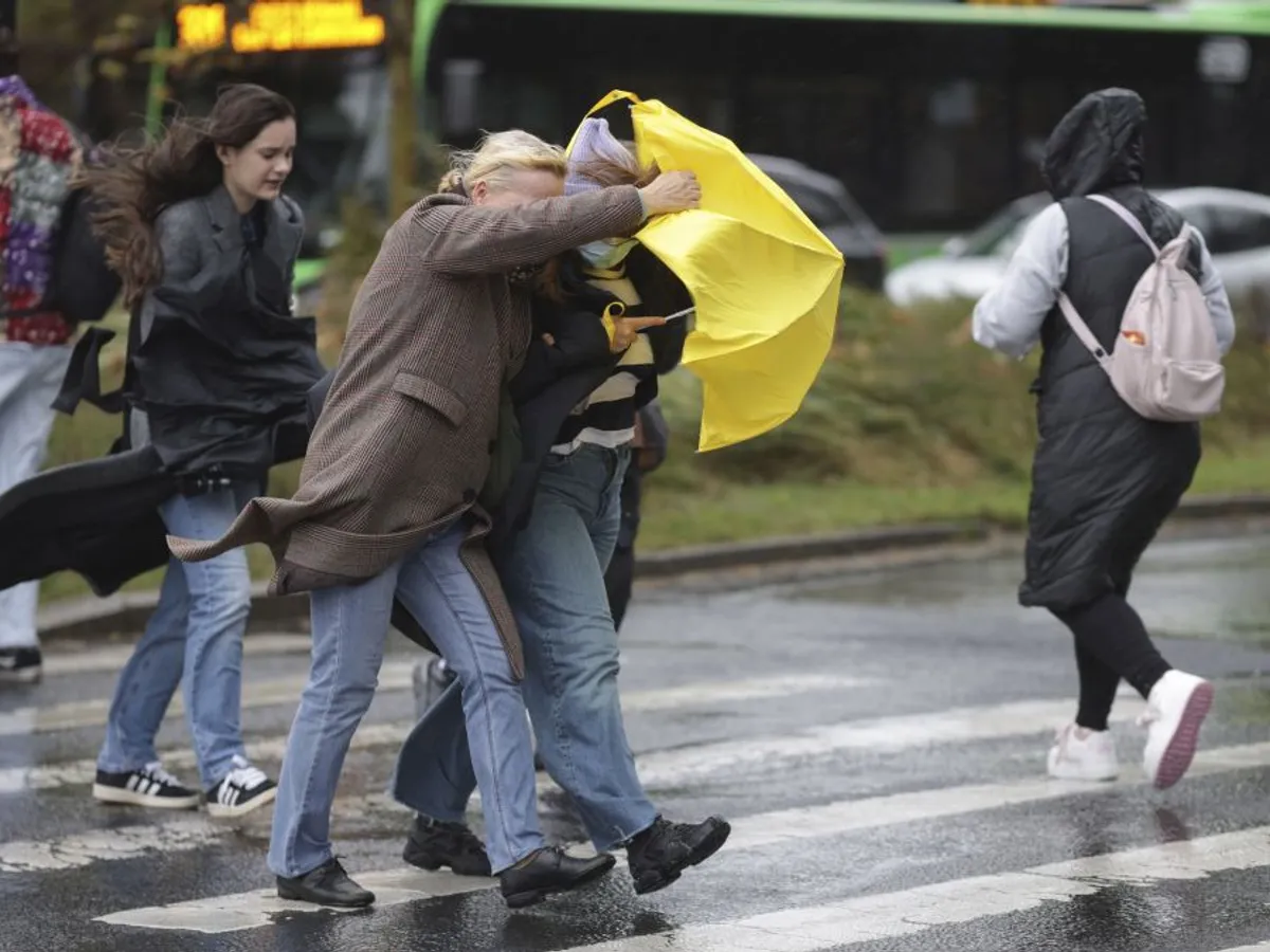 Furtună, azi, în Bucureşti - Foto: INQUAM PHOTOS/Octav Ganea
