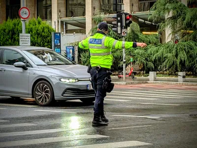 Polițist dirijează traficul - Foto: Poliția Capitalei (rol ilustrativ)