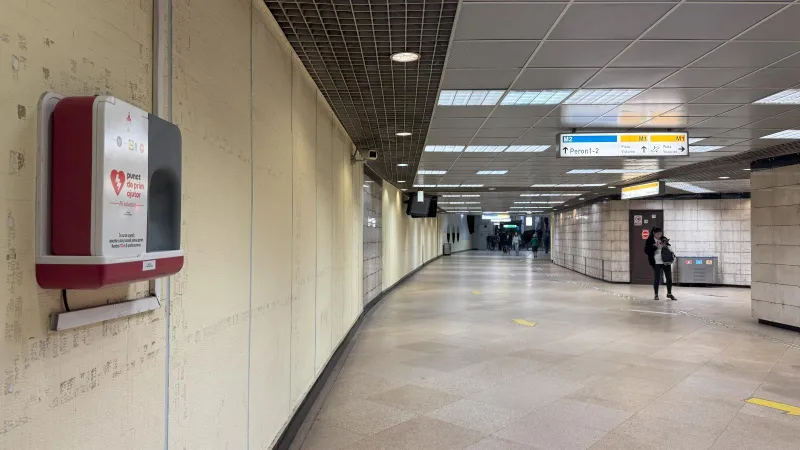 Defibrilatoare automate, inslatale în cele mai tranzitate stații de metrou. Sună singure medicul - Foto: DSU