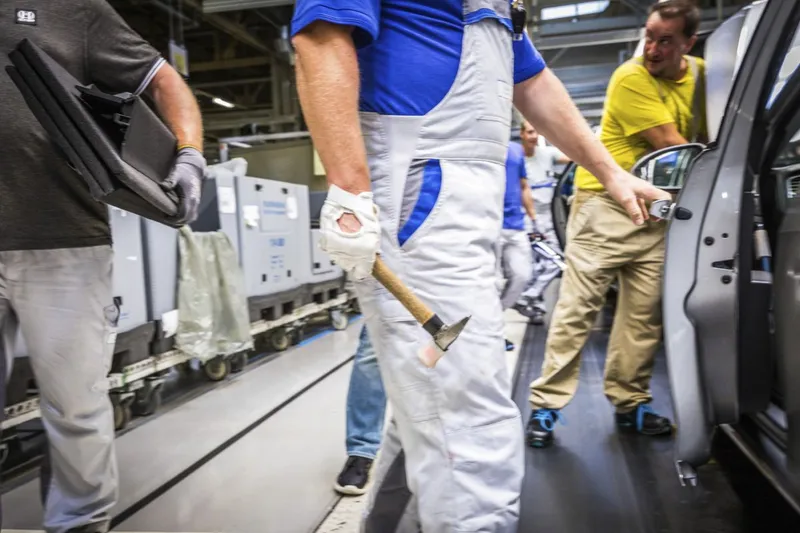 Linie de producţie pentru VW Golf, în Zwickau, Germaniia - Foto: Profimedia Images (imagine cu caracter ilustrativ)