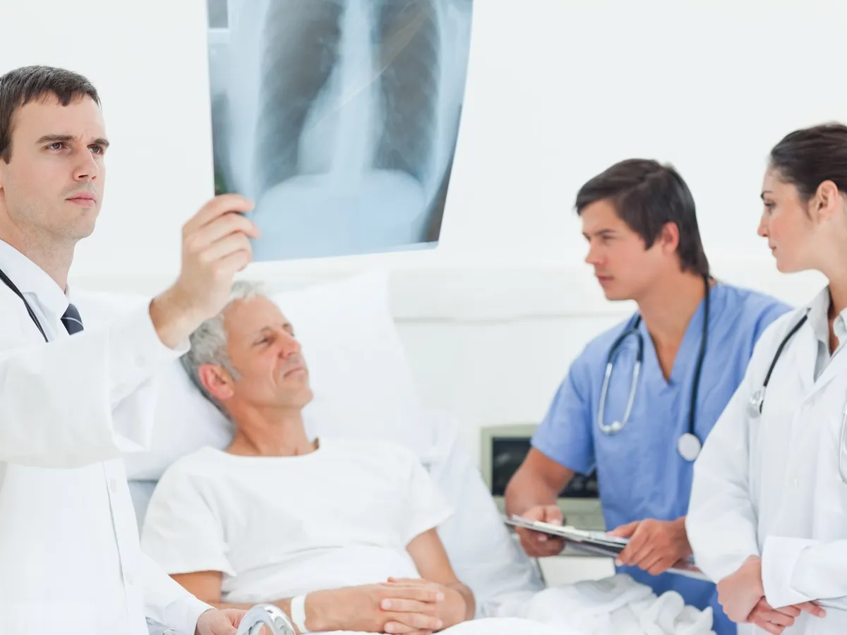 Nefumătorii, în pericol de a face cancer la plămâni. Ce este la fel de periculos precum țigările - Foto: Profimedia Images (Imagine cu rol ilustrativ)