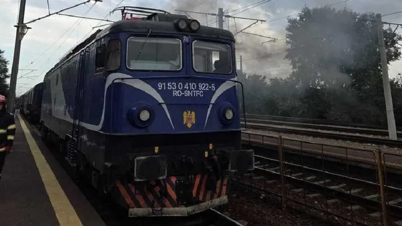 Incendiu la locomotiva unui tren în Gara Palas - Foto: news.ro