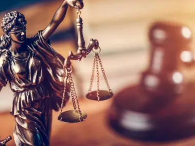 De ce nu va ajunge la închisoare elevul care a înjunghiat o profesoară și un coleg? Explicațiile judecătorului Cristi Danileț