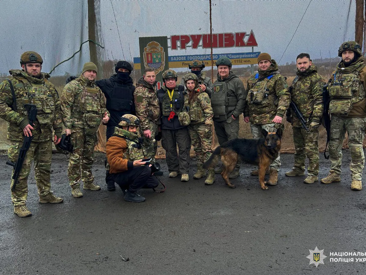 Howard, fiul miliardarului Warren Buffett, la Kupiansk - Foto: Ukraine's National Police