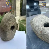 Un bărbat a fost sancționat de polițiști după ce a găsit întâmplător un topor. Ce a urmat? - Foto: Politia Romana
