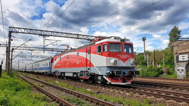 Călătorie de 17 ore spre mare cu trenul CFR, fără aer condiționat și cu geamurile blocate. Foto CFR