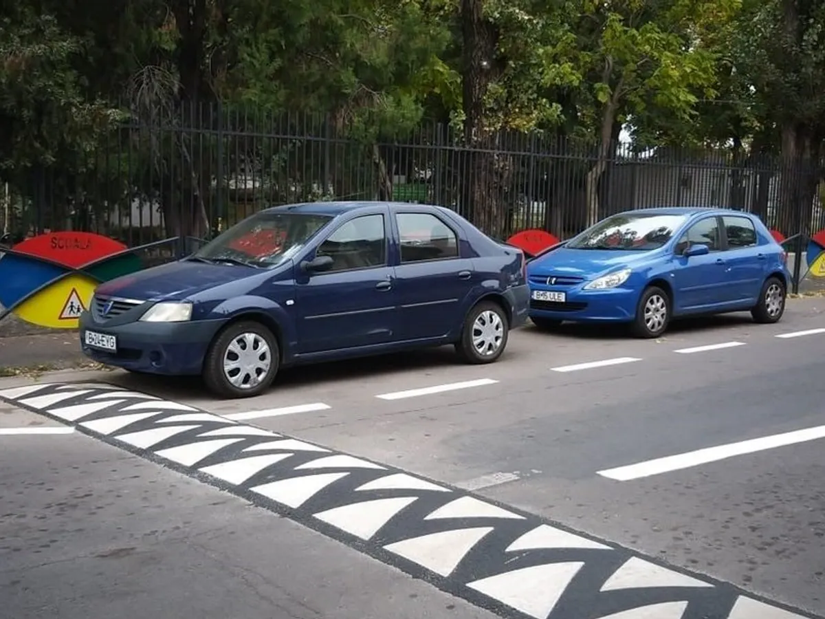 Sectorul 1 se umple de „jandarmi din asfalt”. Poliția Rutieră a avizat limitatoarele de viteză. / Foto: Clotilde Armand, Facebook