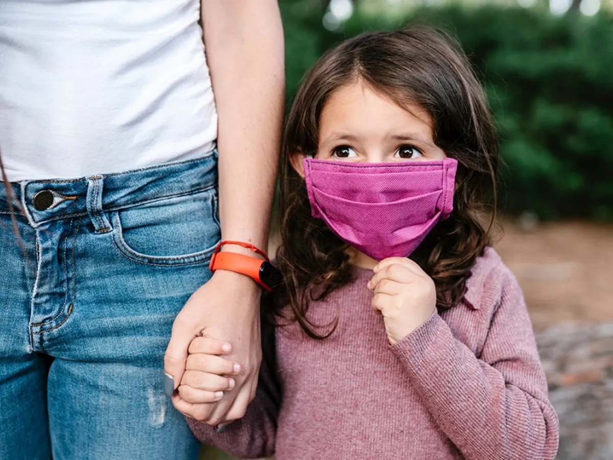 Unul din zece copii a rămas cu simptome după vindecarea de COVID-19 în Israel / Healthline