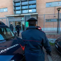 Femeie bătută și jefuită, în Florența: O româncă și doi frați albanezi, arestați de carabinieri. / Foto: Profimedia