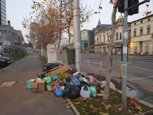Gunoi lăsat pe străzile și bulevardele din sectorul 1/FOTO: HotNews
