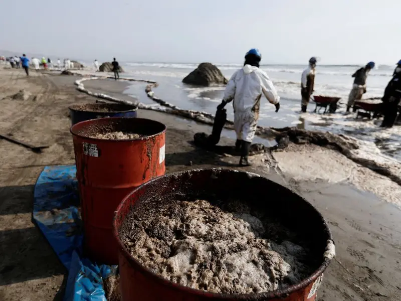 Dezastru ecologic în Peru, după scurgerea de petrol provocată de tsunami-ul din Tonga/FOTO: Reuters