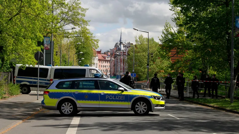 A tras dintr-o mașină românească cu pistolul asupra șofer maghiar de camion. Ce apel a făcut poliția Foto: Profimedia Images (fotografie cu caracter ilsutrativ)