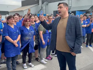 Cum i s-a regizat lui George Simion o baie de mulțime. „Au zis că e o simulare de incendiu” - Foto: captură video/ Facebook / Geroge Simion