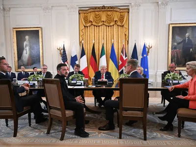 Până unde merge ruptura dintre europeni și SUA? Berlinul vrea sub scutul nuclear francez. „E un levier diplomatic”