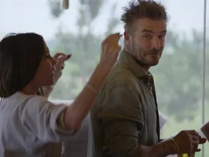 Cum poate să arate David Beckham, după ce s-a tuns singur. Victoria nu s-a abținut: 