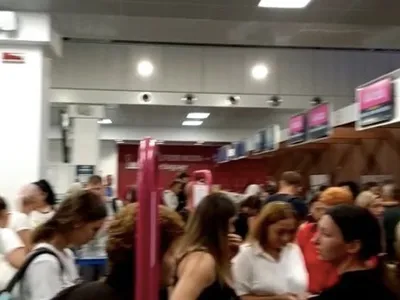 Sute de ieșeni au rămas blocați pe aeroportul din Milano după ce Wizz Air a anulat brusc zborul/FOTO: ziaruldeiasi.ro