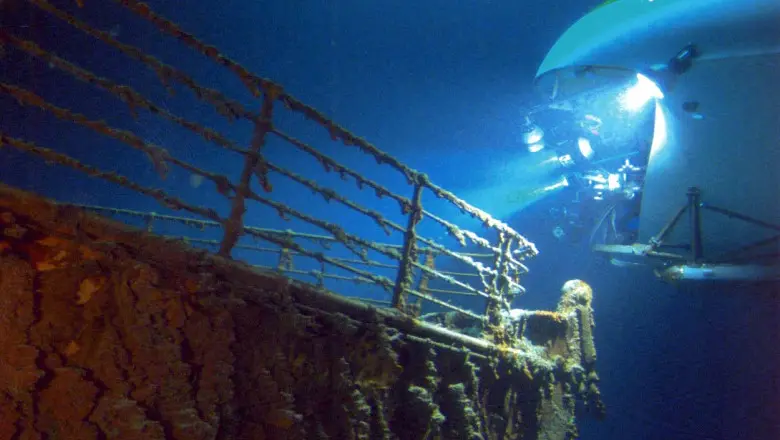 Cinci cercetători au coborât în adâncurile oceanului pentru a găsi obiectul misterios care a fost detectat de sonar în apropierea epavei Titanicului. Foto: Profimedia