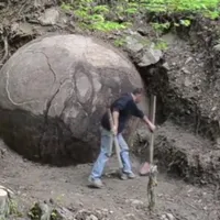 Misterul sferei de „fier” descoperită într-o pădure. Atestă existența unei civilizații avansate? - Foto: Facebook/ Imagine cu caracter ilustrativ