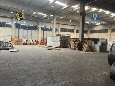 Fabrică ilegală de ţigări, descoperită la periferia Timişoarei. Gruparea alimenta piaţa neagră - Foto: DIICOT