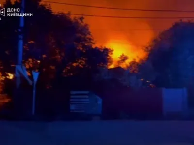 Bloc de locuinţe cu 9 etaje din Sumî, Ucraina, lovit în plin de o bombă ghidată rusească: 2 morți și 8 răniți - Foto: news.ro