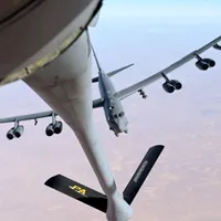 Rusia se aliază cu China, în războiul pentru Arctica. SUA au trimis bombardierele B-52 - Foto: Profimedia Images