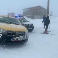Cocalar „level 47”. Un taximetrist a urcat pe pârtie cu mașina să lase un client. Ireal cum explică - Foto: gazetadecarasseverin.ro