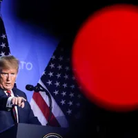 Război SUA - Iran. Trump avertizează: „Riscul unui atac iranian ar putea activa articolul 5 al NATO” - Foto: Profimedia images