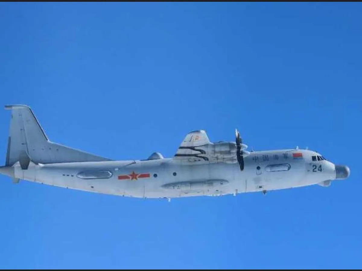 Un avion chinezesc Y-9 de colectare de informații în apropiere de Okinawa, Japonia, la 14 noiembrie/foto: Ministerul japonez al Apărării