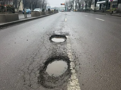 Gropi pe bulevardele din București - Foto: Brigada Rutieră