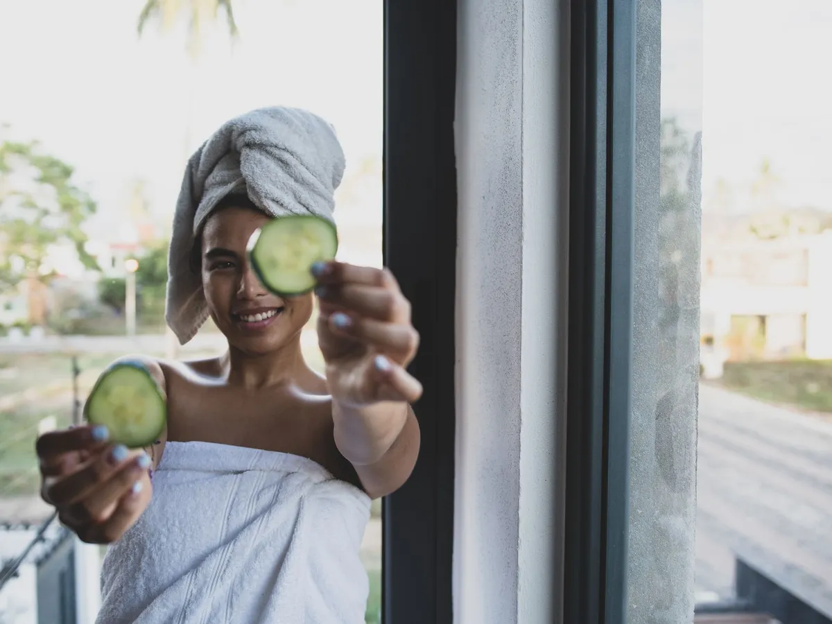Castravete sau dovlecel. Unul hidratează mai bine decât apa, iar celălalt are de două ori mai multe vitamine