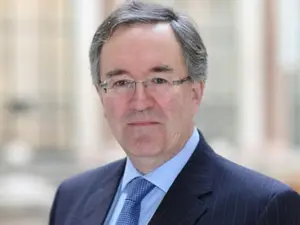 Ambasadorul britanic Andrew Noble