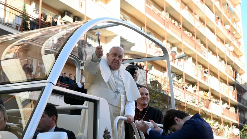 Papa Francisc, vizită istorică în Corsica. Îndemnul suveranului pontif către preoţii catolici - Foto: Profimedia Images