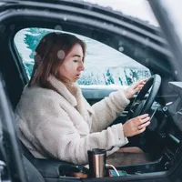 AMENDĂ de 200€ pentru șoferii care conduc îmbrăcați cu geacă de iarnă. De ce este atât de grav? - Foto: Freepik.com (rol ilsutrativ)
