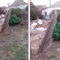 Momentul în care rușii repară un tanc dar "accidental" trag un obuz într-o casă din Crimeea - FOTO: Twitter