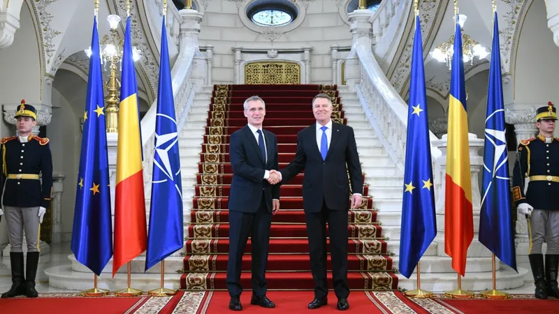 Președintele Klaus Iohannis și secretarul general al NATO, Jens Stoltenberg. Sursă imagine: presidency.ro