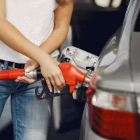 Vânzările de mașini electrice merg prost. Constructorii revin la benzină și fac promoții - Foto: freepik.com/prostooleh - Rol ilustrativ