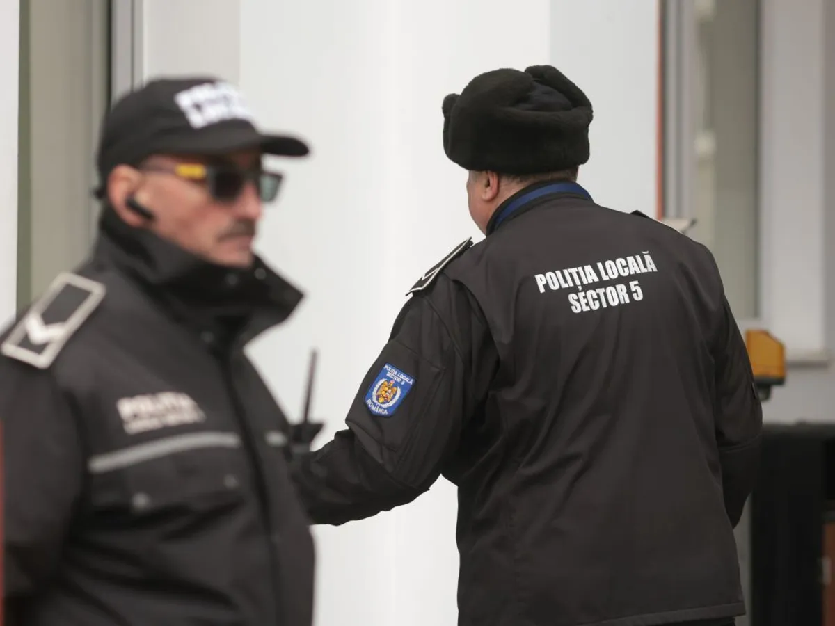 La Primăria Sectorului 5, un polițist local strângea șpăgile pentru șefi, iar banii erau dați în toaletă