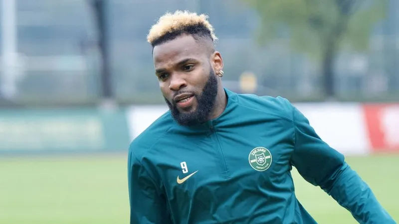 Aaron Boupendza (Zheijang FC), la o sesiune de antrenament, în China - Foto: Profimedia Images