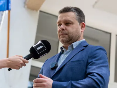Ciprian Ciucu, declaraţii de presă, după ce a votat la prezidenţiale - Foto: INQUAM PHOTOS/Alexandru Nechez