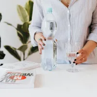 O companie prezentă și în România a retras 2.000.000 de sticle cu apă contaminată. Risc biologic Foto: Pexels (fotografie cu caracter ilustrativ)