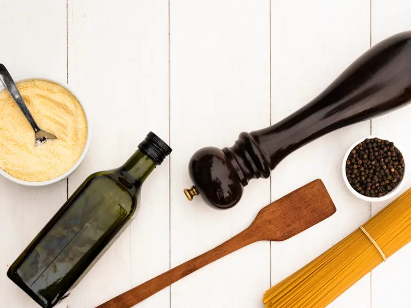 Trucul de toamnă care lasă geamurile strălucitoare și fără aburi cu un ingredient din bucătărie - Foto: Freepik