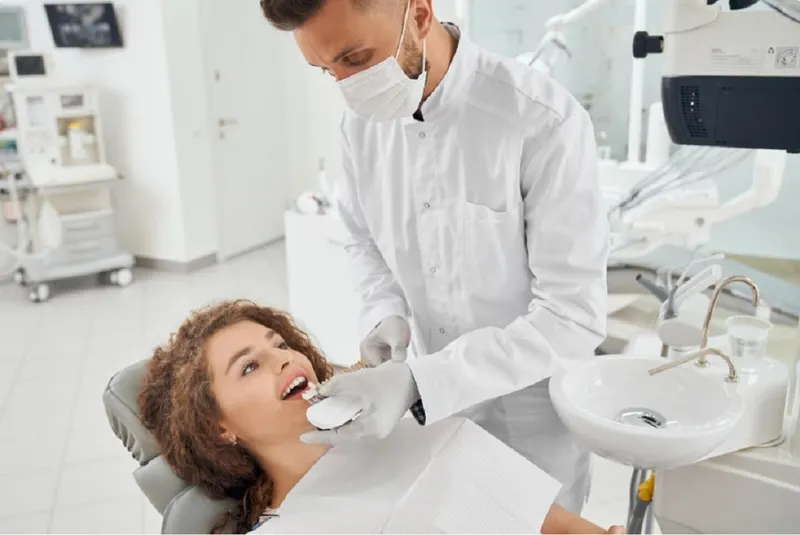 Dentist- Foto: freepik (rol ilustrativ)