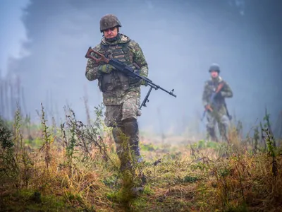Soldat român în acțiune - Foto: Fcaebook/Armata României